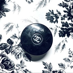CHANEL Long Wear Luminous Eyeshadow Mousse #81 fantasme